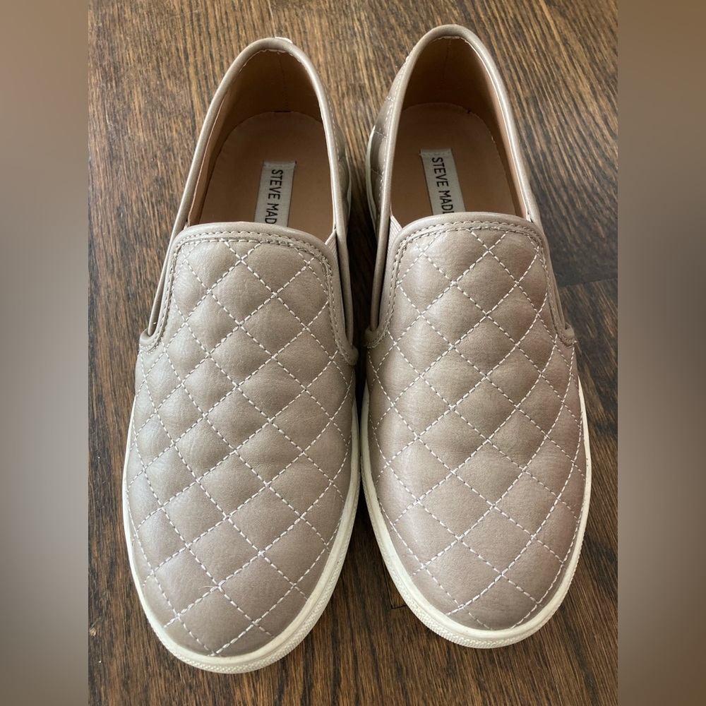 Steve Madden woman’s slip on’s 8 1/2
